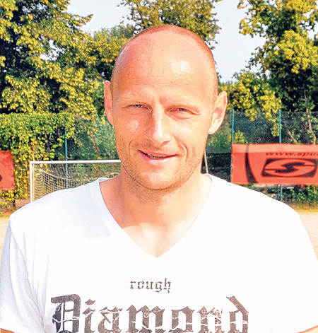 <b>...</b> kümmert sich der FCE -Nachwuchsleiter <b>Matthias Heidrich</b> Foto: M.K. - 150815sport1