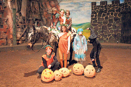 Eine Halloweenshow erwartert Grusel- und Pferdefreunde in Skadow. Selbst einen Gruselpfad gibt es dort Foto: ompah