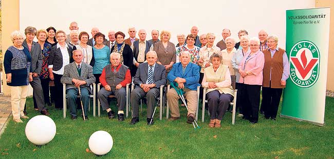 Viele ehrenamtliche Helfer und Unterstützer feierten gemeinsam den 70. Geburtstag der Volkssolidarität Spree-NeißeFoto: Ute Richter