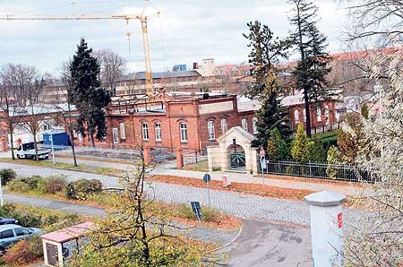 Aufwendig wieder hergerichtet wird das Gelände der alten Nähmaschinenfabrik in der Parzellenstraße. Auch hier soll künftig Kultur die Straße noch lebendiger machen Fotos: M.K.