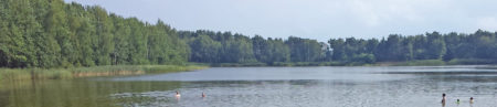 Branitz: Der See ist sehr flach, aber gut zum Baden. Die Branitzer halten das Umfeld selbst sauber