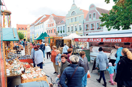 Mit 40 Ständen wird zum Lausitzer Herbstmarkt auch der Handel auf dem Cottbuser Altmarkt vertreten sein