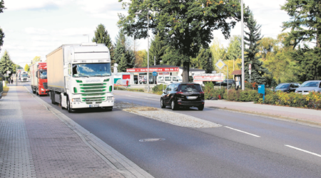 Der Lkw-Verkehr auf der Gallinchener Hauptstraße soll mittelfristig auf die Ortsumfahrung verlagert werden. Doch vor dem Jahr 2030 sind die Chancen auf Realisierung gering Fotos: TRZ