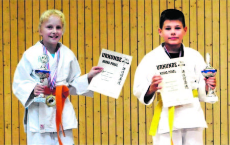 Die Sakura-Sportler Sara Hübner und Hannes Reusch haben in Peitz mit ihren Techniken überzeugt Foto: Sakura