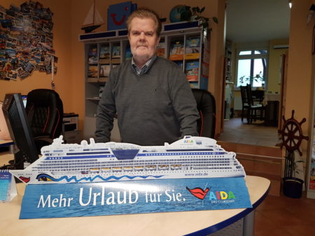 Jens Lorenz Inhaber des HOLIDAYLAND Reisebüro Albatros in Senftenberg kennt die Trends für die kommende Urlaubssaison. Die Senftenberger schätzen seine kompetente Art F: D. Kettlitz