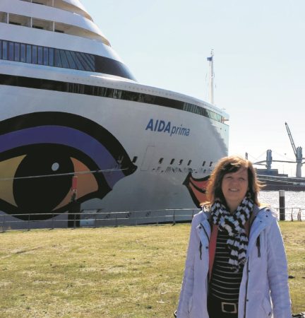 Reisebüro-Inhaberin Heike Rätzer war zu Jahresbeginn bei der Taufe der „Aida prima“ dabei. „Ein tolles Familienschiff“, findet die Expertin Foto: privat