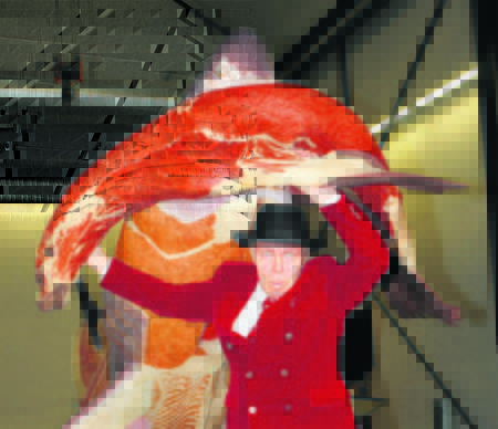 Der Erfinder der Plastination, Dr. Gunther von Hagens ließ es sich am Donnerstag zum 20. Geburtstag des Gubener Plastinariums nicht nehmen, selbst das Plastinat eines Weißen Hais der eine Robbe fängt, der Öffentlichkeit zu präsentieren Foto: Werner / PLASTINARIUM