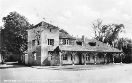 07 Senftenberg Eingang zum SchloÃŸ Polenzhaus