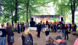 „Tobende Ossis“ wollen Sedlitz am 14.5. rocken