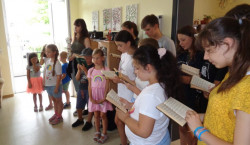 Kinder der katholischen Gemeinde Forst zu Besuch bei Diakonie
