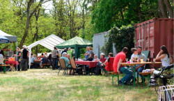 90 Jahre Oßniger Gastlichkeit:  Weinfest und Saisonauftakt bei den Billard-Keglern