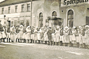 Parade der wendischen Paare in Ströbitz
