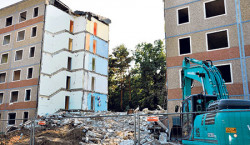 Senftenberg: Blöcke in Schweitzer-Straße fallen