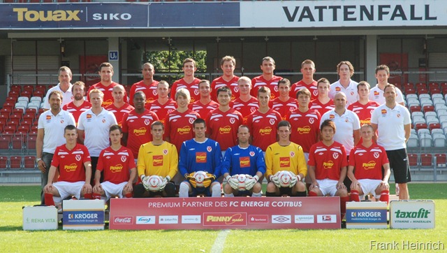 So präsentiert sich die Mannschaft des FC Energie Cottbus wenige Tage vor dem Anpfiff zur 2. Bundesliga der Saison 2010/2011.