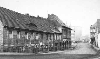 Spremberg. Häuserfront an der Schloßstraße mit Blick zum Markt