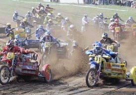 Motocross-Spektakel mit großen Sprüngen