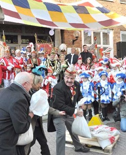 Cottbus: Narren st&uuml;rmen Rathaus