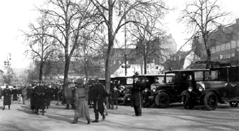 Cottbus: Parade schöner Feuerwehrautos