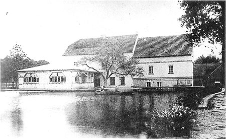 Senftenberg: Lohntütenball, Badeanstalt und auch Dichterort