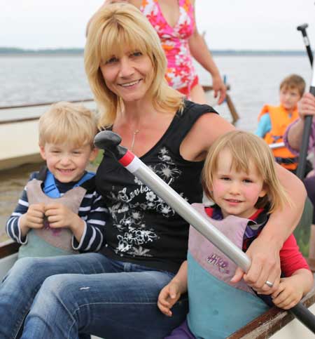 Das Leser-Boot paddelt am Stausee auf den dritten Platz