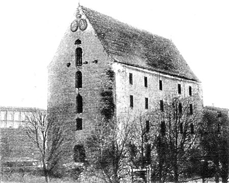 Forst: Kornhaus mit Wappen