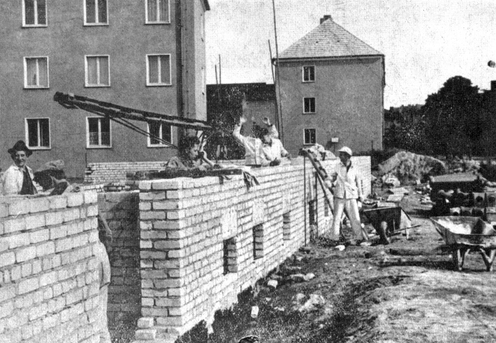 Forst: Blöcke auf historischem Grund