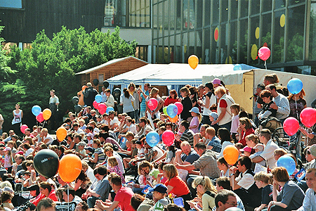 Kindertag: Ballonfiguren und Riesenblasen