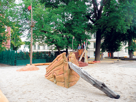 Cottbus: Schiffswrack auf Schulhof „entdeckt“