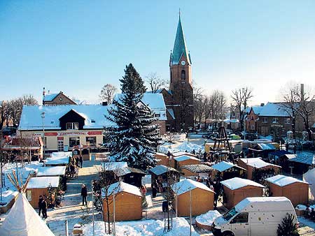 Weihnachtsmann kommt mit Daisy nach Großräschen