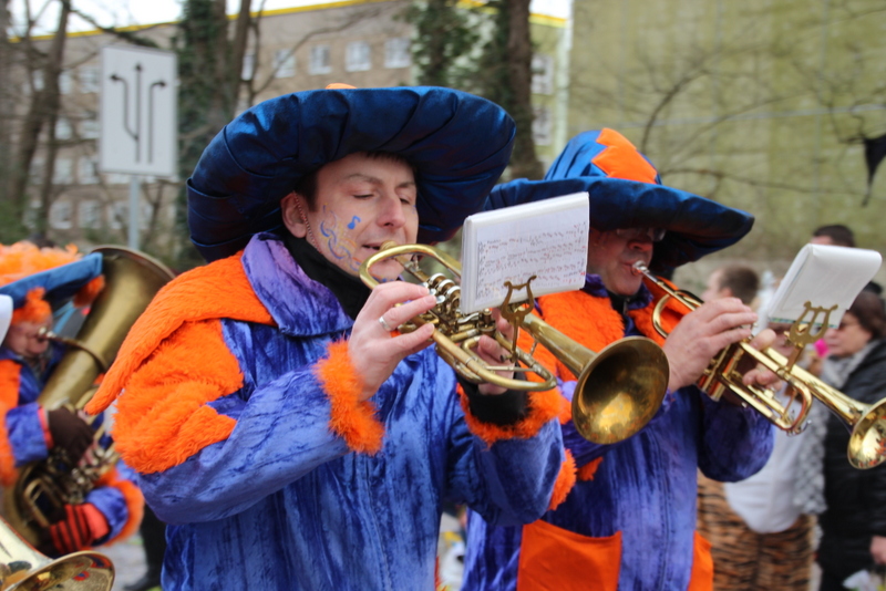 57 Guggenmusik tacklos Kahren 10