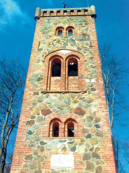 Turm krönt das Niederlausitz-Dach