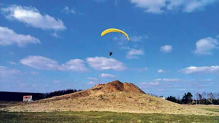 Cottbuser Verein baut Hang für Flugausbildung