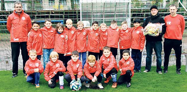 Junioren des Senftenberger FC 08 freuen sich über Sponsoring