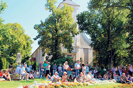 Burg: Hahnrupfen, Gurken, Rock’n Roll | Heimat- und Trachtenfest am letzten August Wochenende, 26.08.2016