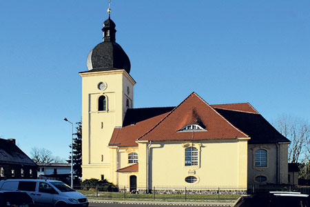 Chordirektor hebt den Taktstock in Sielow