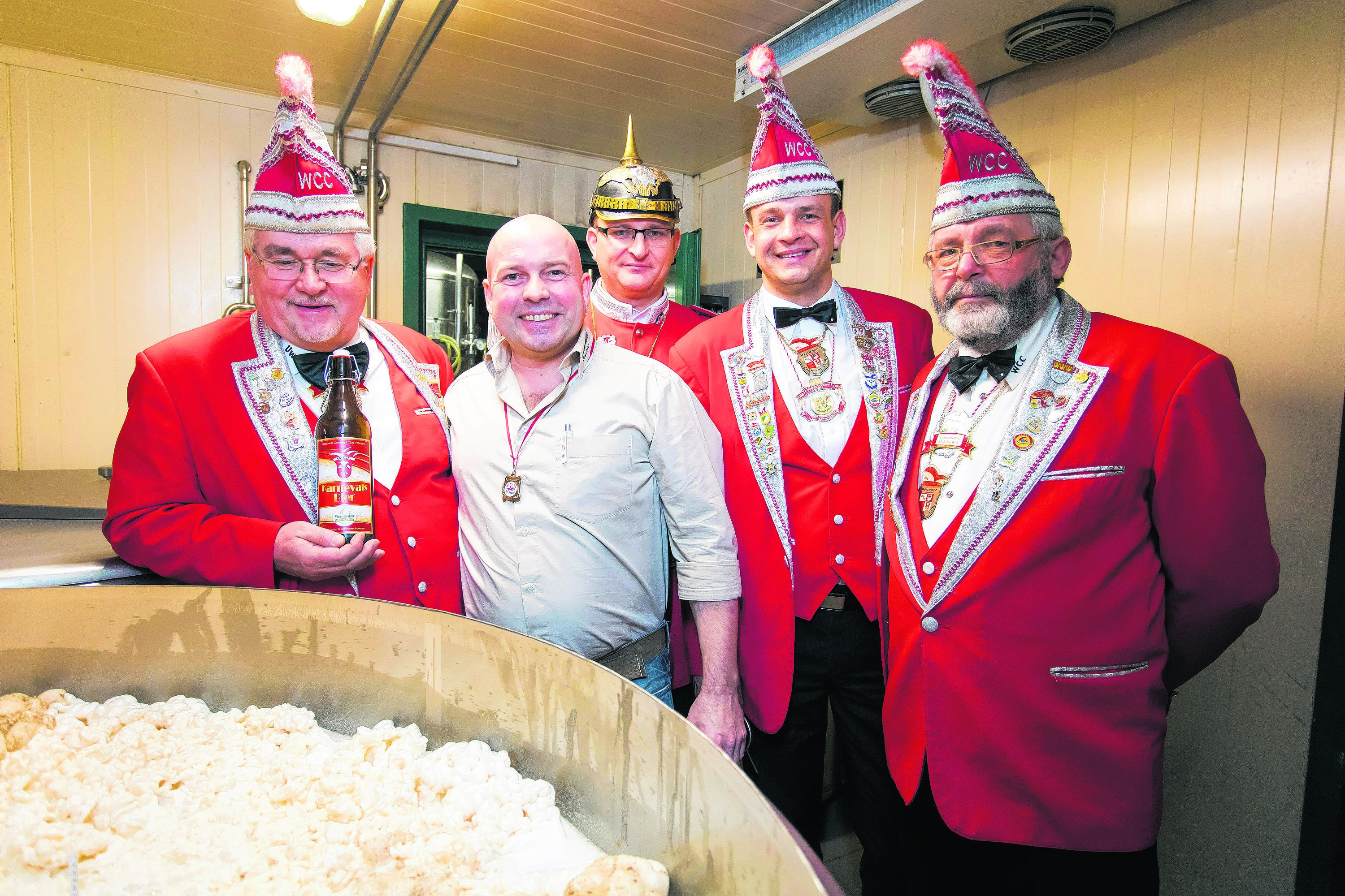 Welzower brauen ihr Karnevalsbier