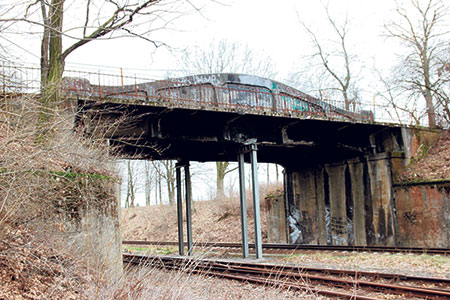 Kamel-Brücke wird abgerissen