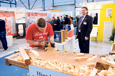 Wo Holzspäne duftend zu Boden sausen