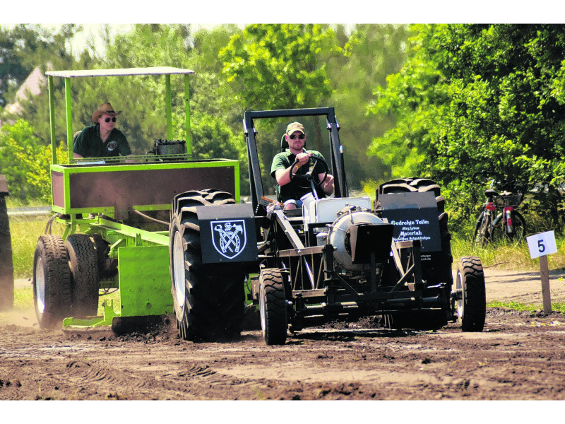 Trecker messen in Schmogro am 10./11. Juni ihre Kräfte