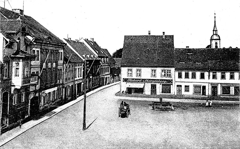 Altes Ortrand: Der Ortrander Altmarkt mit Schule und Gaststätten