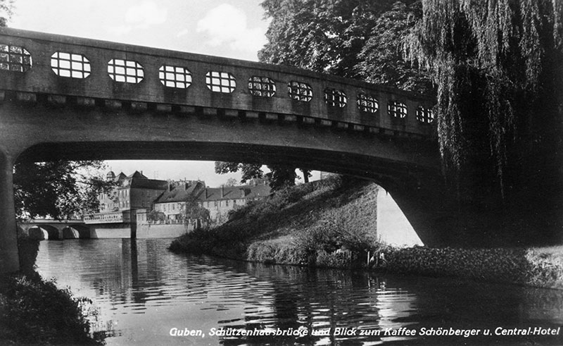 Altes Guben: Die Schützenhausbrücke wurde wieder aufgebaut