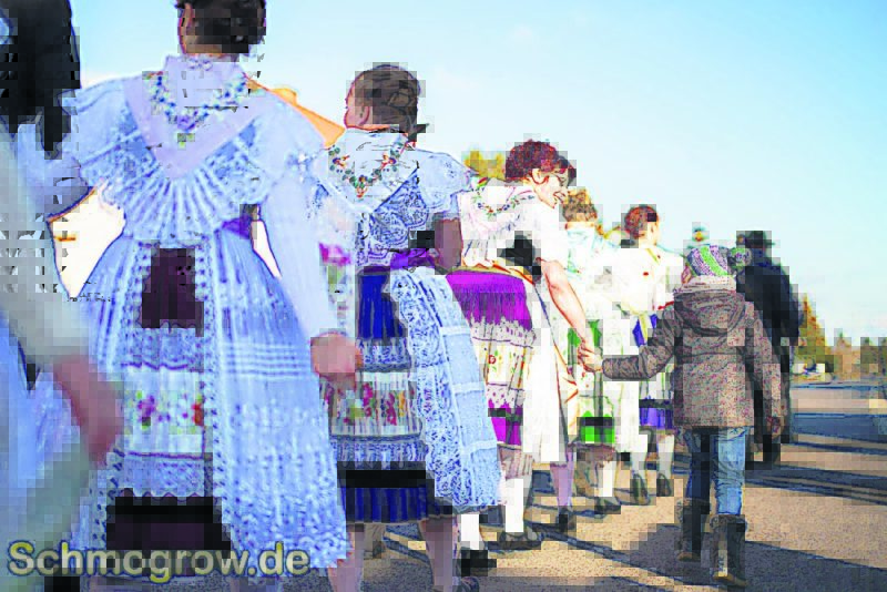 Burger Paare laden Gäste herzlich ein