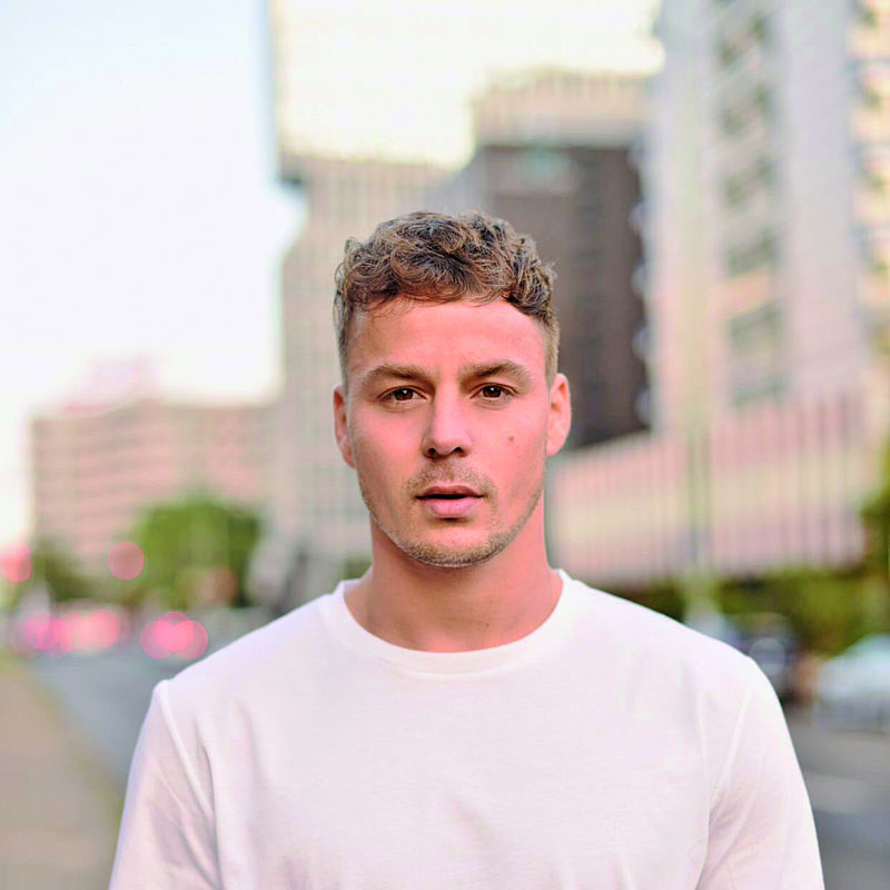 Das neue Album ist da: Alex startet seine Attacke-Phase