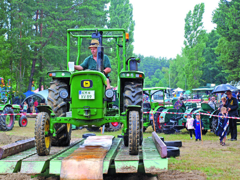 Motoren blubbern am Stausee