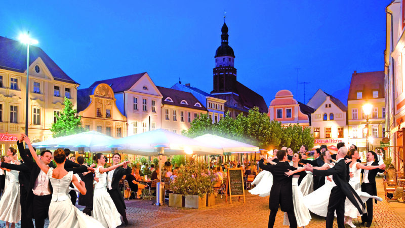 Cottbus tanzt im Walzertakt