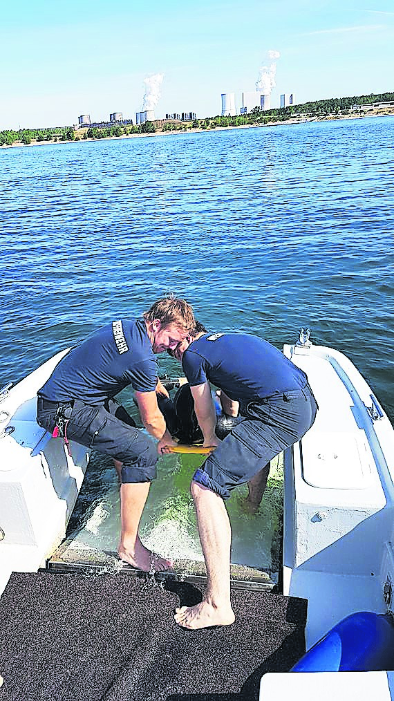 LEAG-Werkfeuerwehr trainiert am Bärwalder See