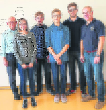 2018 10 Foto Team Platz 2 Schulerfirma zur Kooperation Schule Wirtschaft Emil Fischer Gymnasium Schwarzheide