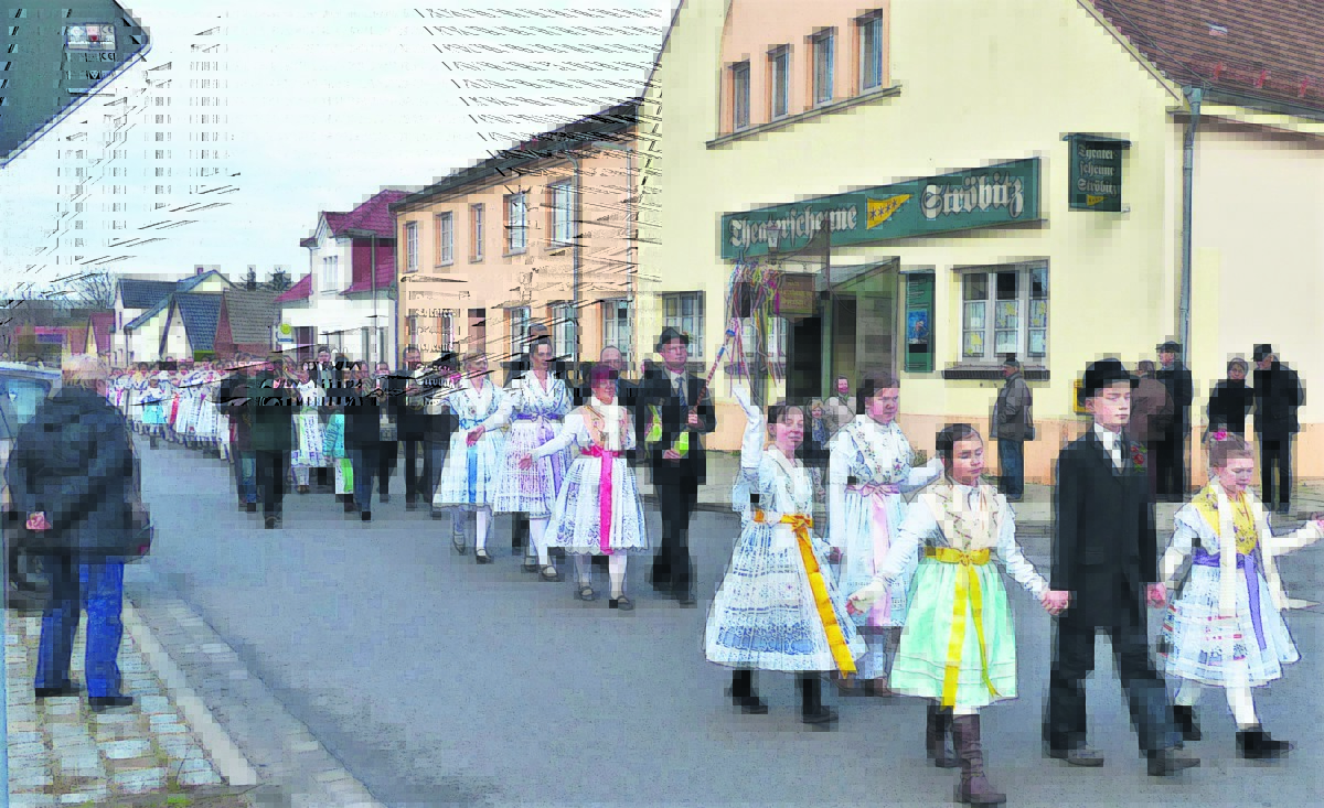Cottbus: Trachtentanz und Musik auf allen Straßen