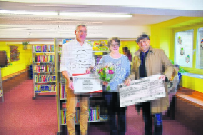Stadt Senftenberg und KWG unterstützen Schulbibliothek