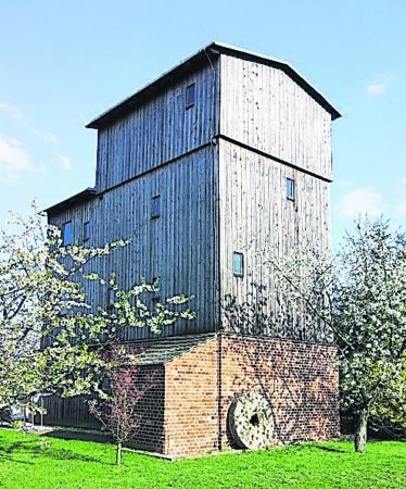 MuehleHornow KarinHandschlag Muehlenverein